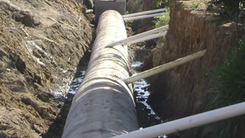 Execução de rede de esgoto e águas pluviais no Bairro São Cristovão, em Santa Bárbara do Monte Verde-MG